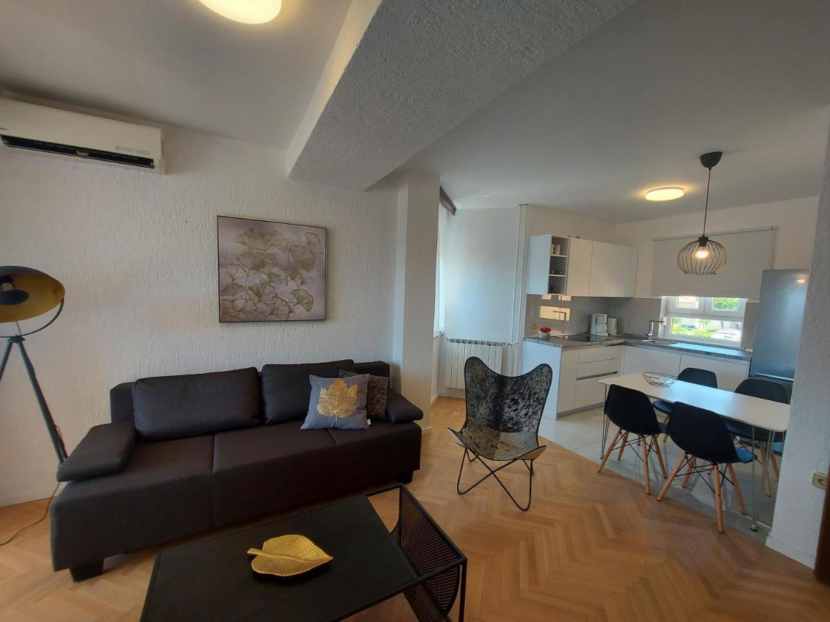Apartments Fugosic Пунат Екстер'єр фото